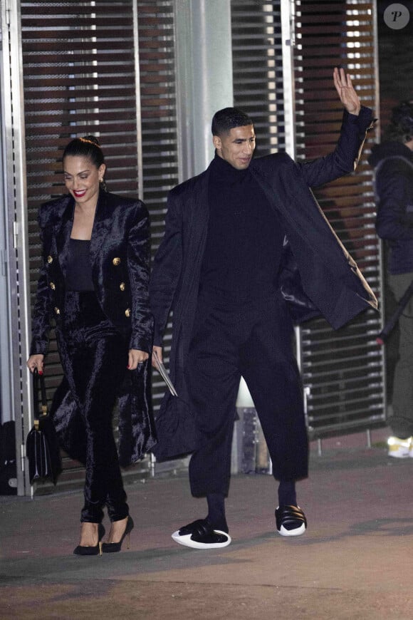 Achraf Hakimi et sa compagne Hiba Abouki - Arrivées au défilé de mode automne-hiver 2022/2023 "Balmain" lors de la fashion week de Paris. Le 2 mars 2022 © JB Autissier / Panoramic / Bestimage