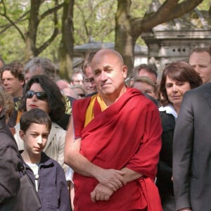 Pierre Nora, Eve Revel, Matthieu Ricard et Nicolas Revel autour de Claude Sarraute durant les obsèques de Jean-Francois Revel au cimetière Montparnasse à Paris le 5 mai 2006. Photo by Bruno Klein/ABACAPRESS.COM.