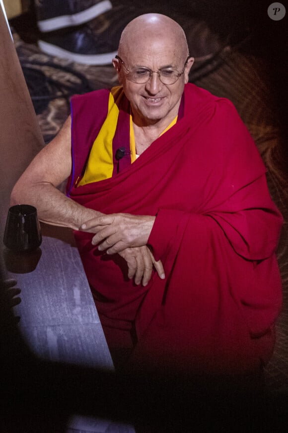 Il s'agit en effet du philosophe Matthieu Ricard, dont elle avait épousé le père.
Exclusif - Matthieu Ricard - Enregistrement de l'émission OEED (On Est En Direct) , présentée par Laurent Ruquier et diffusée en direct le 17/04/21 sur France2 ©Jack Tribeca / Bestimage 