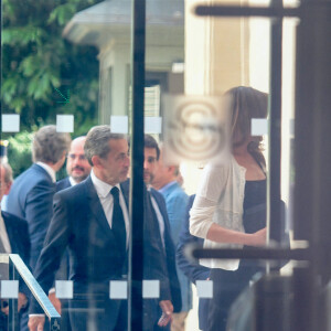 Exclusif - Nicolas Sarkozy et Carla Bruni - Personnalités à la remise de décoration (Légion d'Honneur) à Arthur (Jacques Essebag) à la présidence du Sénat à Paris le 8 juin 2023.