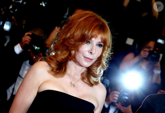  Les voisins se sont plaints à plusieurs reprises des deux chiens de la star.
Mylène Farmer - Montée des marches du film " Flag Day" lors du 74ème Festival International du Film de Cannes. Le 10 juillet 2021 © Borde-Jacovides-Moreau / Bestimage 