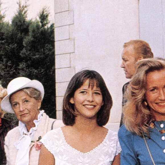 Sophie Marceau, Brigitte Fossey et Claude Brasseur sur le tournage du film "La Boum 2 (1982) © Imago / Panoramic / Bestimage