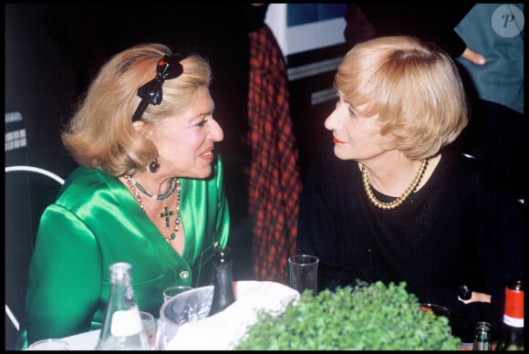 Une femme avec qui elle a vécu pendant près de 20 ans mais plus ou moins cachée.
Marie-Hélène de Rotschild et François Sagan lors d'une soirée aux Bains Douches à Paris en 1990.