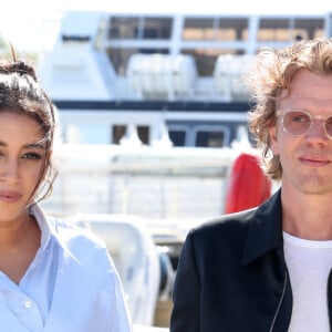 Leïla Bekhti et Alex Lutz - "La vengeance au triple galop" - Photocall lors du Festival de la Fiction de La Rochelle. Le 17 septembre 2021 © Jean-Marc Lhomer / Bestimage