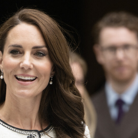 Mais ce n'est pas la tenue de la Princesse de Galles qui a suscité les réactions des experts
Catherine (Kate) Middleton, princesse de Galles, lors d'une visite pour la réouverture du National Portrait Gallery de Londres, Royaume Uni, le 20 juin 2023.