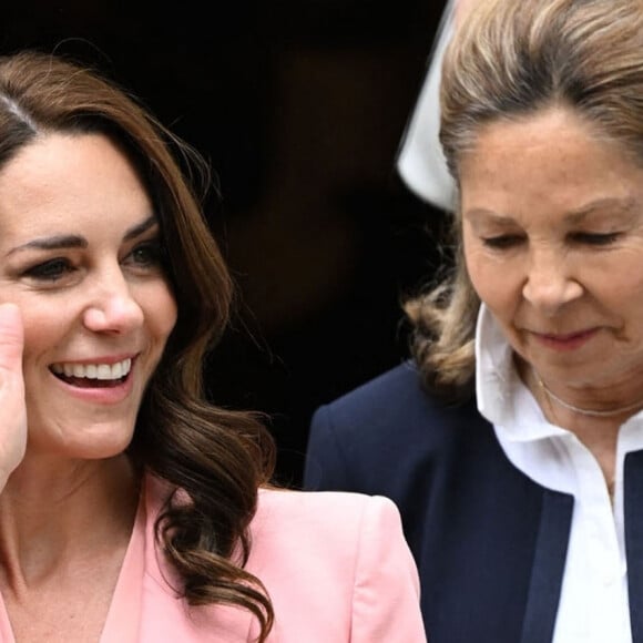 Catherine (Kate) Middleton, princesse de Galles, à la sortie de sa visite au Foundling Museum de Londres, Royaume Uni, le 25 mai 2023, pour rencontrer des sortants de soins qui sont soutenus par le musée, et avec des parents adoptifs et des aidants pour discuter de l'impact permanent que des relations positives et de soutien peuvent avoir pour les enfants et les jeunes personnes. 