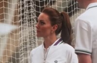 Kate Middleton impressionne Roger Federer lors d'un match de tennis en double sur la pelouse de Wimbledon.