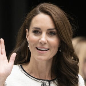 Catherine (Kate) Middleton, princesse de Galles, lors d'une visite pour la réouverture du National Portrait Gallery de Londres, Royaume Uni, le 20 juin 2023, à la suite d'un programme de rénovation de trois ans. La galerie a subi une transformation majeure depuis la fermeture de ses portes en mars 2020, la plus importante depuis l'ouverture du bâtiment il y a 127 ans. 