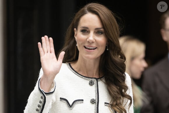 Catherine (Kate) Middleton, princesse de Galles, lors d'une visite pour la réouverture du National Portrait Gallery de Londres, Royaume Uni, le 20 juin 2023, à la suite d'un programme de rénovation de trois ans. La galerie a subi une transformation majeure depuis la fermeture de ses portes en mars 2020, la plus importante depuis l'ouverture du bâtiment il y a 127 ans. 