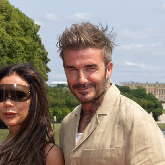 David et Victoria Beckham assistent au défilé automne-hiver 2023-2024 "Le Chouchou" de Jacquemus au château de Versailles, le 26 juin 2023. © Olivier Borde / Bestimage 