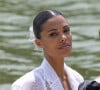 Tina Kunakey était dans le jardin du Château de Versailles ce lundi.

Tina Kunakey et Adèle Exarchopoulos au front row dans une barque pour le défilé Jacquemus collection "Le chouchou" automne-hiver © Olivier Borde/Bestimage