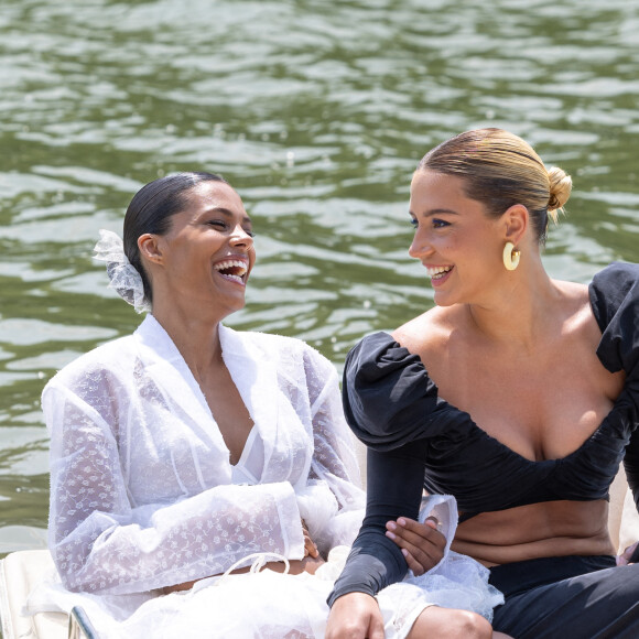 Tina Kunakey et Adèle Exarchopoulos au front row dans une barque pour le défilé Jacquemus collection "Le chouchou" automne-hiver 2023/2024, même si la marque est désormais déconnectée du traditionnel calendrier de la mode et livre des collections qui ne sont plus liées aux saisons, au château de Versailles, France, le 26 juin 2023. © Olivier Borde/Bestimage