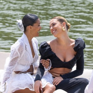 Eux qui sont pourtant mariés.

Tina Kunakey et Adèle Exarchopoulos au front row dans une barque pour le défilé Jacquemus collection "Le chouchou" automne-hiver 2023/2024, même si la marque est désormais déconnectée du traditionnel calendrier de la mode et livre des collections qui ne sont plus liées aux saisons, au château de Versailles, France, le 26 juin 2023. © Olivier Borde/Bestimage