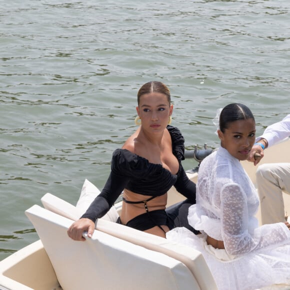 Tina Kunakey et Adèle Exarchopoulos au front row dans une barque pour le défilé Jacquemus collection "Le chouchou" automne-hiver 2023/2024, même si la marque est désormais déconnectée du traditionnel calendrier de la mode et livre des collections qui ne sont plus liées aux saisons, au château de Versailles, France, le 26 juin 2023. © Olivier Borde/Bestimage