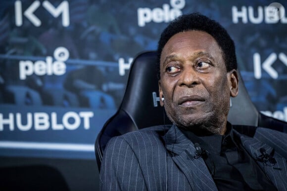 Une absence de marque aux obsèques de Pelé
 
L'ancien footballeur international brésilien, Pelé (Edson Arantes do Nascimento) lors de la soirée organisé par l'horloger suisse Hublot "Hublot loves football" à l'hôtel Lutetia, dans le 6ème arrondissement de Paris, France. Pelé est l'ambassadeur de la Maison Hublot. © Cyril Moreau/Bestimage