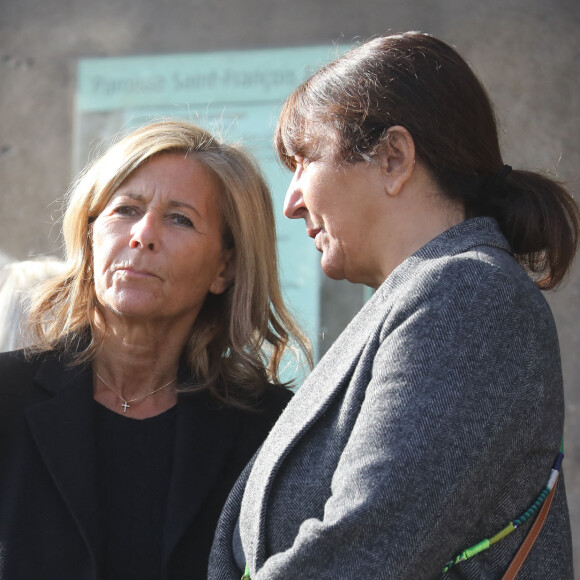 Claire Chazal et Anne Marcassus - Sorties des obsèques de Etienne Mougeotte en l'église Saint-François-Xavier à Paris. Le 13 octobre 2021 © Jacovides-Clovis / Bestimage