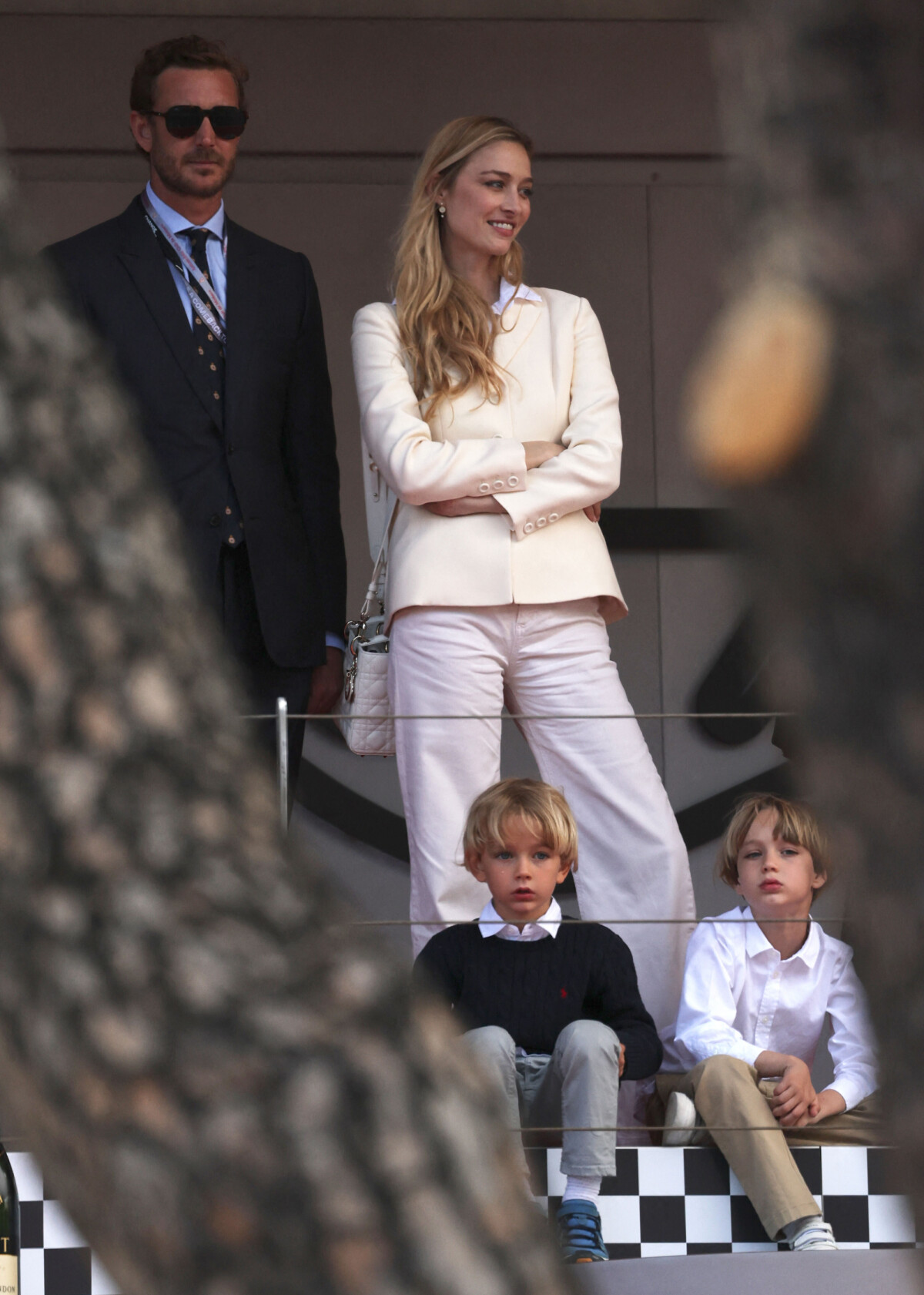 Photo Pierre Casiraghi, sa femme Beatrice Borromeo et leurs enfants(01)