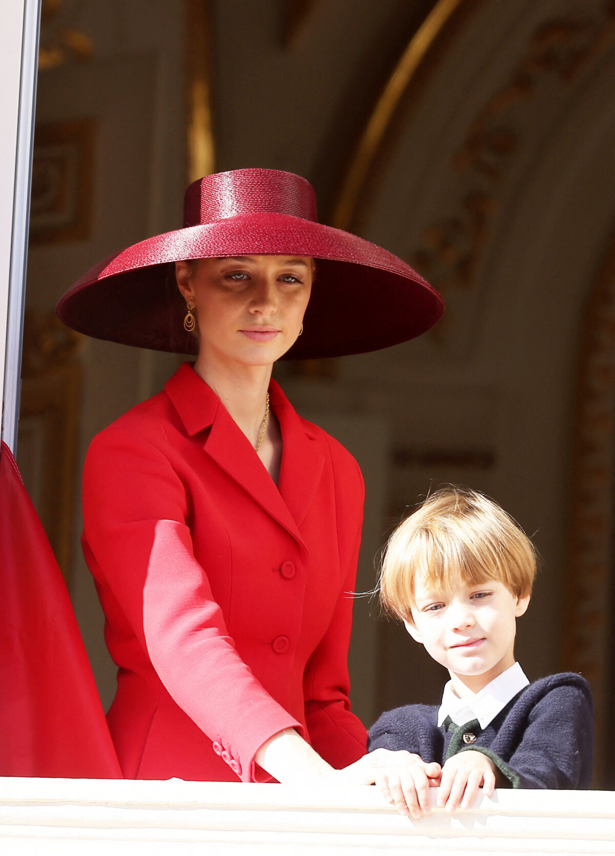 Photo Beatrice Borromeo et son fils La famille princière au balcon du palais lors de la Fête