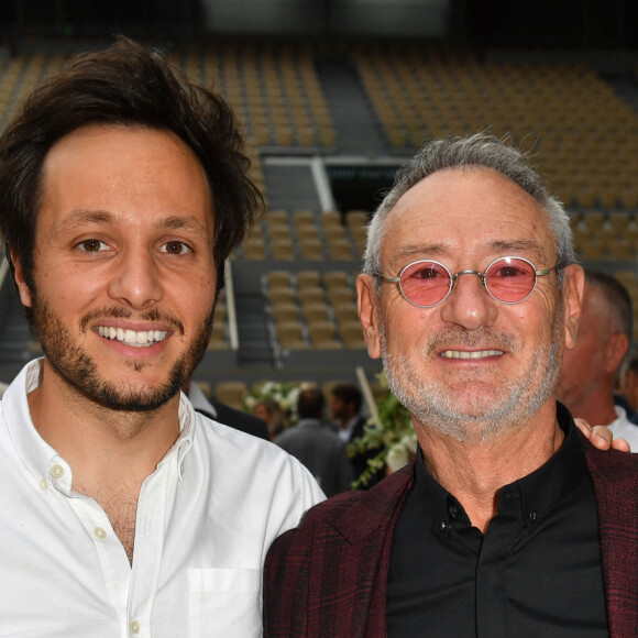 Vianney et Michael Jones - 2e édition du gala "Coeur Central" au profit de Terre d'Impact fonds de dotation de la FFT et de l'association "Fête le Mur "sur le Court Central Philippe Chatrier à Roland Garros, Paris le 28 juin 2023. © Veeren/Bestimage