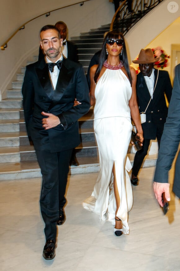 Mohammed Al Turki et Naomi Campbell à la sortie de l'hôtel "Martinez" lors du 76ème Festival International du Film de Cannes, France, le 22 mai 2023. 