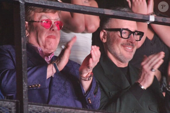 Exclusif - Elton John et son mari David Furnish assistent au spectacle de Stephen Sanchez, dans le carré VIP de la salle de concert, "The Troubadour". Los Angeles, le 11 mars 2023. 