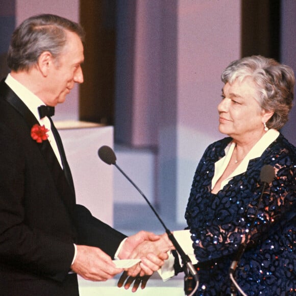 Rapidement, ils sont devenus les propriétaires d'Autheuil-Authouilet.
Simone Signoret et Yves Montand lors des César en 1985