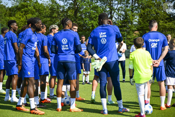 "Le temps de la violence doit cesser pour laisser place à celui du deuil, du dialogue et de la reconstruction", ont conclu les Bleus
entrainement de Reve / Mbappé Kylian (FRA) lors d'une séance d'entraînement de l'équipe de France de football pour préparer le match de qualification à l'Euro 2024 contre Gibraltar au centre de formation et centre National du Footbal de Clairefontaine-en-Yvelines, France, le 14 juin 2023. La France affrontera Gibraltar ce vendredi 16 juin à 20h45 au Stade de l'Algarve à Faro-Loulé au Portugal. © Jean-Baptiste Autissier/Panoramic/Bestimage