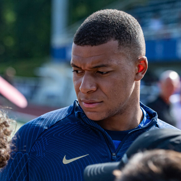 Les émeutes se poursuivent en France depuis la mort de Nahel, tué par un policier
Kylian Mbappé - L'équipe de France de football s'entraine à Clairefontaine avant son match de qualification pour l'Euro. La France affrontera Gibraltar au Stade de l'Algarve à Faro-Loulé au Portugal. 