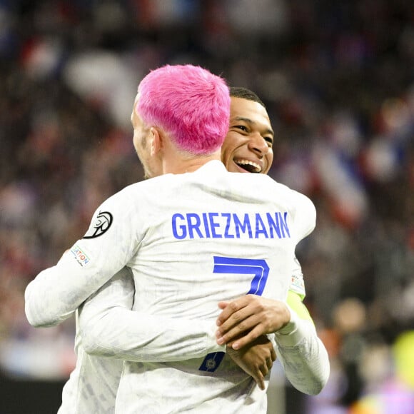 Joie des joueurs de l'équipe de France après le but de Antoine Griezmann (FRA) sur une passe de Kylian Mbappé (FRA) - Match de qualification à l'Euro 2024 de Football opposant la France aux Pays-Bas au Stade de France à Saint-Denis, France, le 24 mars 2023. La France a gagné 4-0. © Jean-Baptiste Autissier/Panoramic/Bestimage 