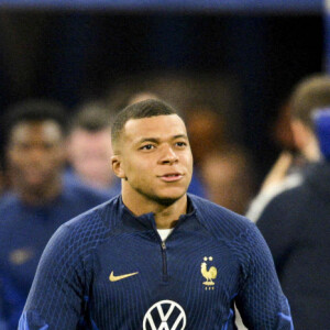 Echauffement des joueurs de l'équipe de France de football - Kylian Mbappé (FRA) - Match de qualification à l''EURO 2024 de Football opposant la France aux Pays-Bas au Stade de France à Saint-Denis, France, le 24 mars 2023. La France a gagné 4-0. © Jean-Baptiste Autissier/Panoramic/Bestimage 