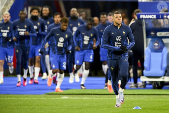 Echauffement des joueurs de l'équipe de France de football - Kylian Mbappé (FRA) - Match de qualification à l''EURO 2024 de Football opposant la France aux Pays-Bas au Stade de France à Saint-Denis, France, le 24 mars 2023. La France a gagné 4-0. © Jean-Baptiste Autissier/Panoramic/Bestimage 