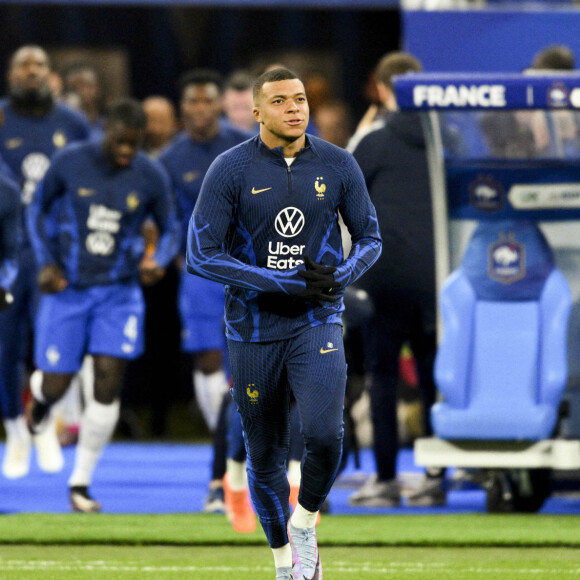 Echauffement des joueurs de l'équipe de France de football - Kylian Mbappé (FRA) - Match de qualification à l''EURO 2024 de Football opposant la France aux Pays-Bas au Stade de France à Saint-Denis, France, le 24 mars 2023. La France a gagné 4-0. © Jean-Baptiste Autissier/Panoramic/Bestimage 