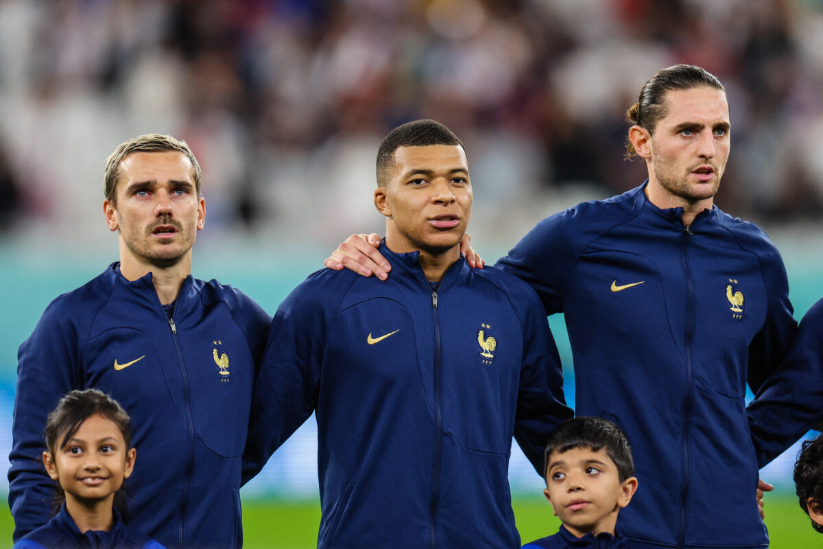 Photo Kylian Mbappé Et Ses Coéquipiers De Léquipe De France Ont Appelé Au Calme Kylian Mbappé