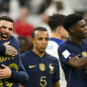 "Il existe d'autres manières pacifiques et constructives de s'exprimer", ont ajoué les joueurs de l'équipe de France
joie des joueurs de l'équipe de France en fin de match Hernandez Theo (FRA) / Mbappé Kylian (FRA) au match de football de quart de finale opposant la France à l'Angleterre lors de la coupe du Monde (FIFA 2022) au stade Al Bayt à Al Khor au Qatar, le 10 décembre 2022. La France a gagné 2-1. © Jean-Baptiste Autissier/Panoramic/Bestimage