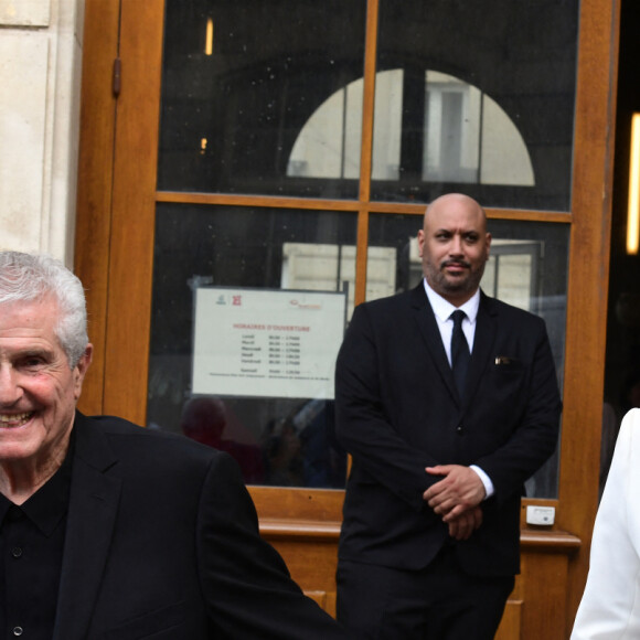 Claude Lelouch et Valérie Perrin - Mariage de Claude Lelouch à la mairie du 18ème à Paris. Le 17 juin 2023