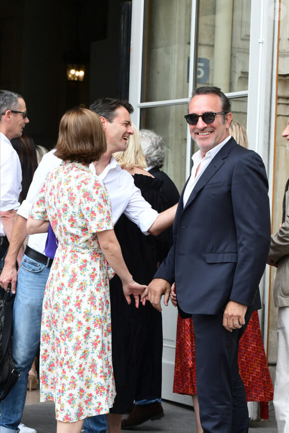 Photo : Claude Lelouch et Valérie Perrin - Mariage de Claude Lelouch à la  mairie du 18ème à Paris. Le 17 juin 2023. ©Agence / Bestimage - Purepeople