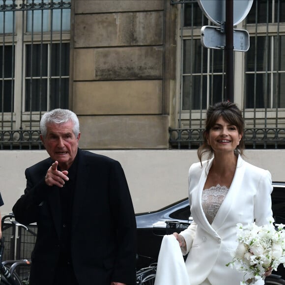 Claude Lelouch et Valérie Perrin - Mariage de Claude Lelouch à la mairie du 18ème à Paris. Le 17 juin 2023