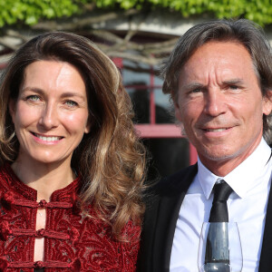 Anne-Claire Coudray et son compagnon Nicolas Vix lors de la fête de la fleur et l'intronisation de personnalités commandeurs et ambassadeurs par la Commanderie du Bontemps au Château Smith Haut Lafitte à Martillac le 27 avril 2023. Anciens champions de ski alpin, collectionneurs d'art, Florence et Daniel Cathiard ont acquis le Château Smith Haut Lafitte en 1990 avec la ferme intention de perpétuer la tradition d'excellence de ce noble cru classé de Graves. © Fabien Cottereau / Patrick Bernard / Bestimage 