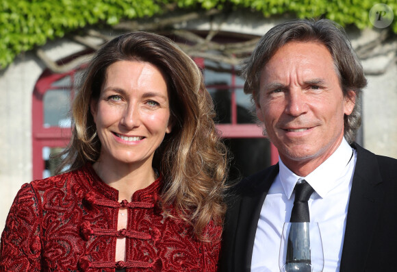 Anne-Claire Coudray et son compagnon Nicolas Vix lors de la fête de la fleur et l'intronisation de personnalités commandeurs et ambassadeurs par la Commanderie du Bontemps au Château Smith Haut Lafitte à Martillac le 27 avril 2023. Anciens champions de ski alpin, collectionneurs d'art, Florence et Daniel Cathiard ont acquis le Château Smith Haut Lafitte en 1990 avec la ferme intention de perpétuer la tradition d'excellence de ce noble cru classé de Graves. © Fabien Cottereau / Patrick Bernard / Bestimage 