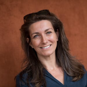 C'est un visage qui se démarque avec panache dans le paysage audiovisuel.
Anne-Claire Coudray dans le village lors des internationaux de tennis de Roland Garros à Paris, France © Jacovides-Moreau/Bestimage