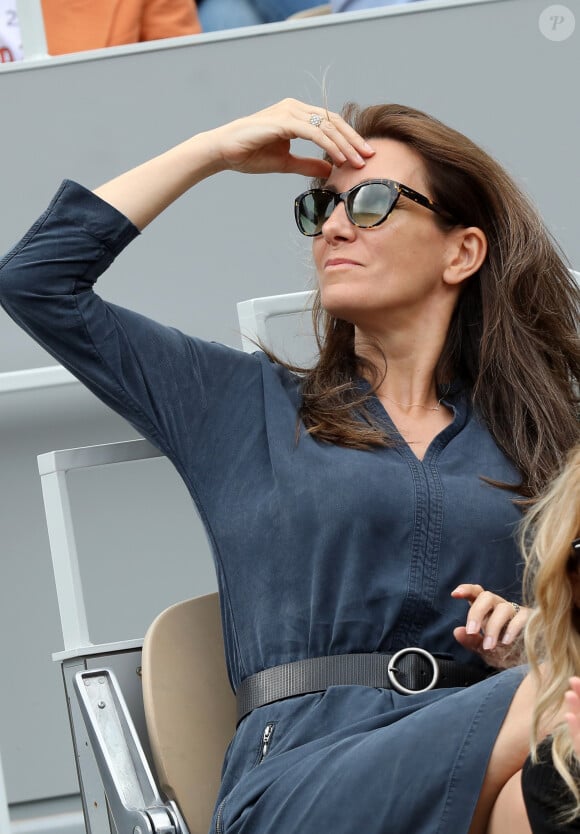 Si elle a certaines libertés, la principal intéressée s'est voulu claire quant aux attentes de ses employeurs.
Anne-Claire Coudray dans les tribunes lors des internationaux de tennis de Roland Garros à Paris, France, le 3 juin 2019. © Jacovides-Moreau/Bestimage 