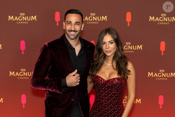 Entre Adil Rami et sa compagne Léna Guillou, tout semble aller comme sur des roulettes.
Adil Rami et sa compagne Léna Guillou - Soirée sur la plage Magnum lors du 76ème Festival International du Film de Cannes le 22 mai 2023. © Cannes Magnum/Jeremy Melloul/Bestimage