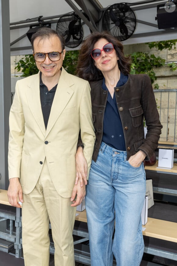 Bertrand Burgalat et sa femme Vanessa Seward - Front row du défilé de mode Chanel collection Haute Couture Automne-Hiver 2023-2024 lors de la Fashion Week de Paris. Le 4 juillet 2023. © Borde-Rindoff/Bestimage
