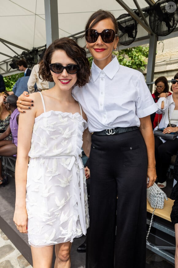 Margaret Qualley et Rashida Jones - Front row du défilé de mode Chanel collection Haute Couture Automne-Hiver 2023-2024 lors de la Fashion Week de Paris. Le 4 juillet 2023. © Borde-Rindoff/Bestimage