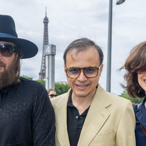 Amandine de la Richardiere, son mari Sébastien Tellier, Bertrand Burgalat et sa femme Vanessa Seward - Front row du défilé de mode Chanel collection Haute Couture Automne-Hiver 2023-2024 lors de la Fashion Week de Paris. Le 4 juillet 2023. © Borde-Rindoff/Bestimage