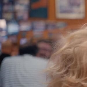 Drew Barrymore recrée la scène du faux orgasme de Meg Ryan dans "Quand Harry rencontre Sally" dans un nouveau teaser hilarant de parodie pour son talk-show.