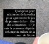 Le 4 juillet, elle se trouvait à l'école de sa fille et, visiblement, elle a trouvé le temps long.

