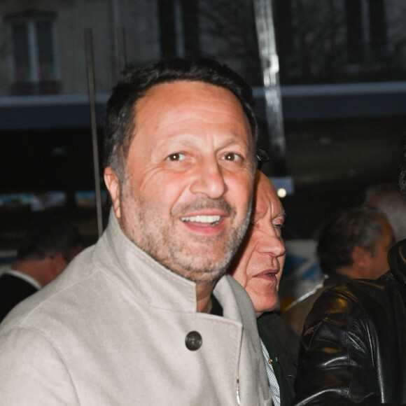 "Que ce soit les mitigeurs dans une salle de bain, que ce soit les poignées, que ce soit les tasses de café... ce monde n'est pas fait pour les gauchers"
Arthur (Jacques Essebag) - Avant-première du film "La Vie pour de vrai" au cinéma Pathé Wepler à Paris le 18 avril 2023. © Coadic Guirec/Bestimage