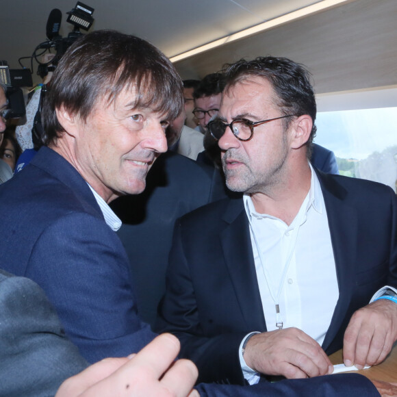 Il a été confirmé que le cuisinier sera rejoint par la joueuse de tennis Alizé Lim. Mais aussi par le rappeur Black M et Adriana Karembeu. 
Exclusif - Nicolas Hulot et Michel Sarran - Inauguration de la nouvelle ligne LGV (Ligne Grande Vitesse) Paris-Bordeaux - Le 1er juillet 2017 © CVS / Bestimage 