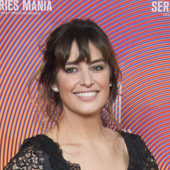 La comédienne atteinte d'endométriose a été contrainte de se faire enlever l'utérus. 
Laëtitia Milot au photocall de la soirée d'ouverture du Festival Séries Mania à Lille, le 18 mars 2022 © Christophe Aubert via Bestimage 